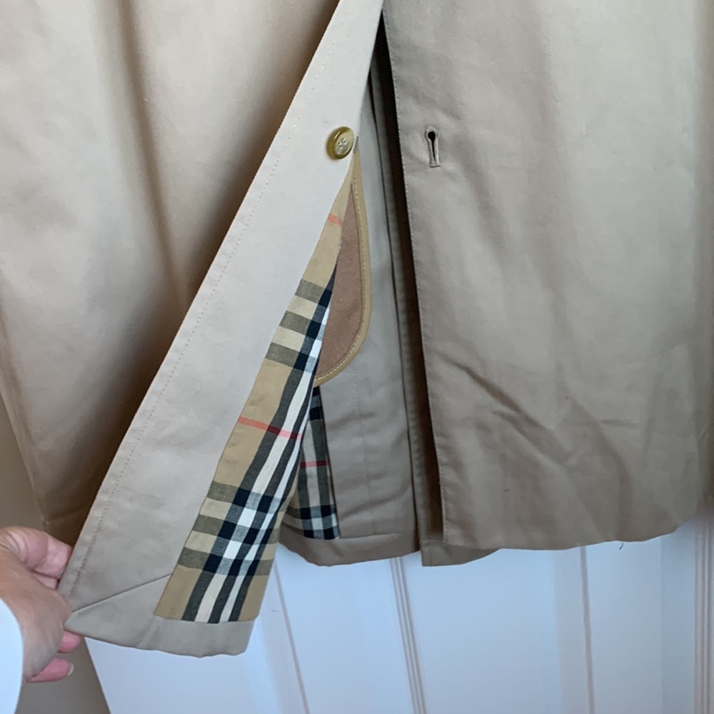 Vintage Burberry Coat with Removable Wool Lining - Picture 5 of 16